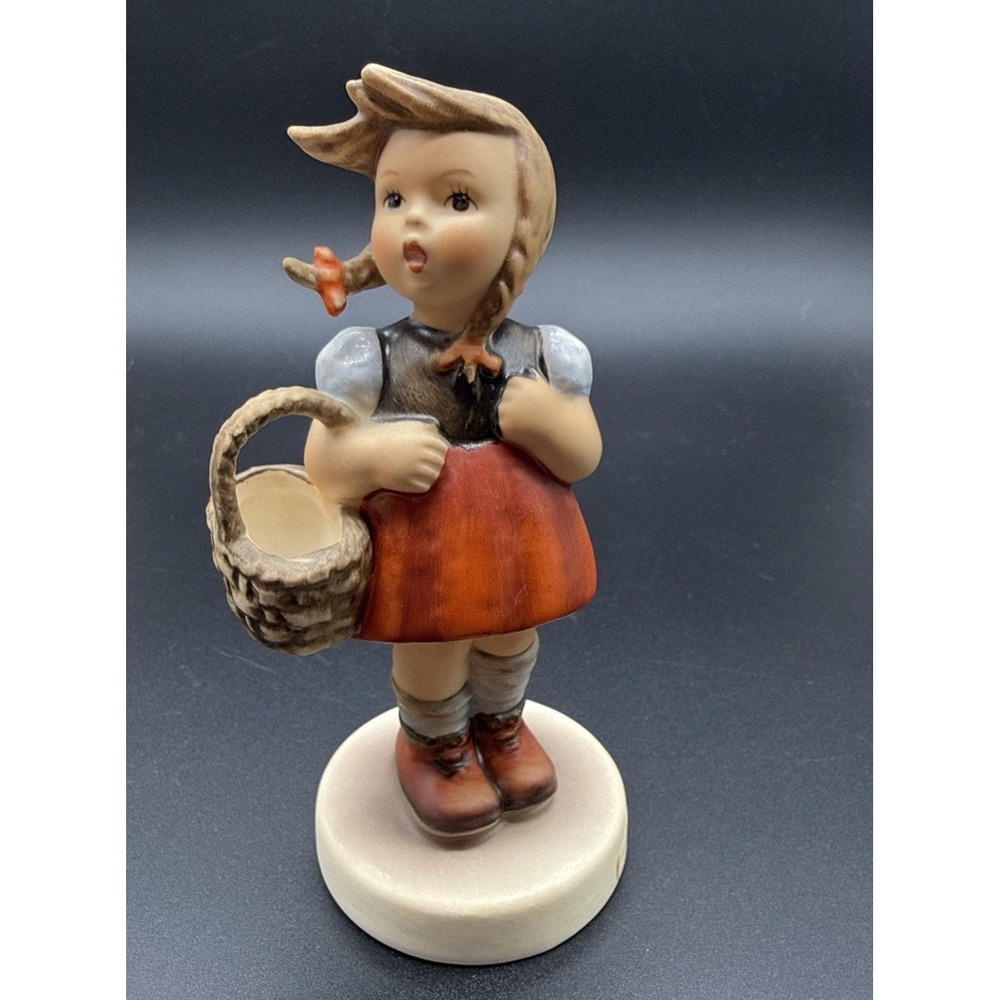 Goebel Hummel Figurine "Little Shopper" #96 4.75" Tall West Germany/H-128